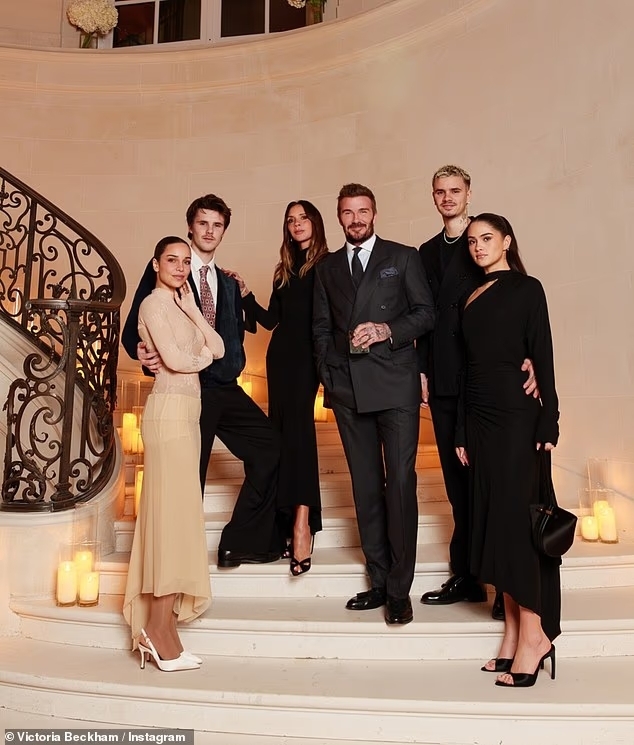  brand beckham ran nut victoria beckham len tieng giua tam bao gia dinh hinh anh 3