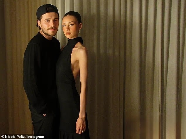  brand beckham ran nut victoria beckham len tieng giua tam bao gia dinh hinh anh 2