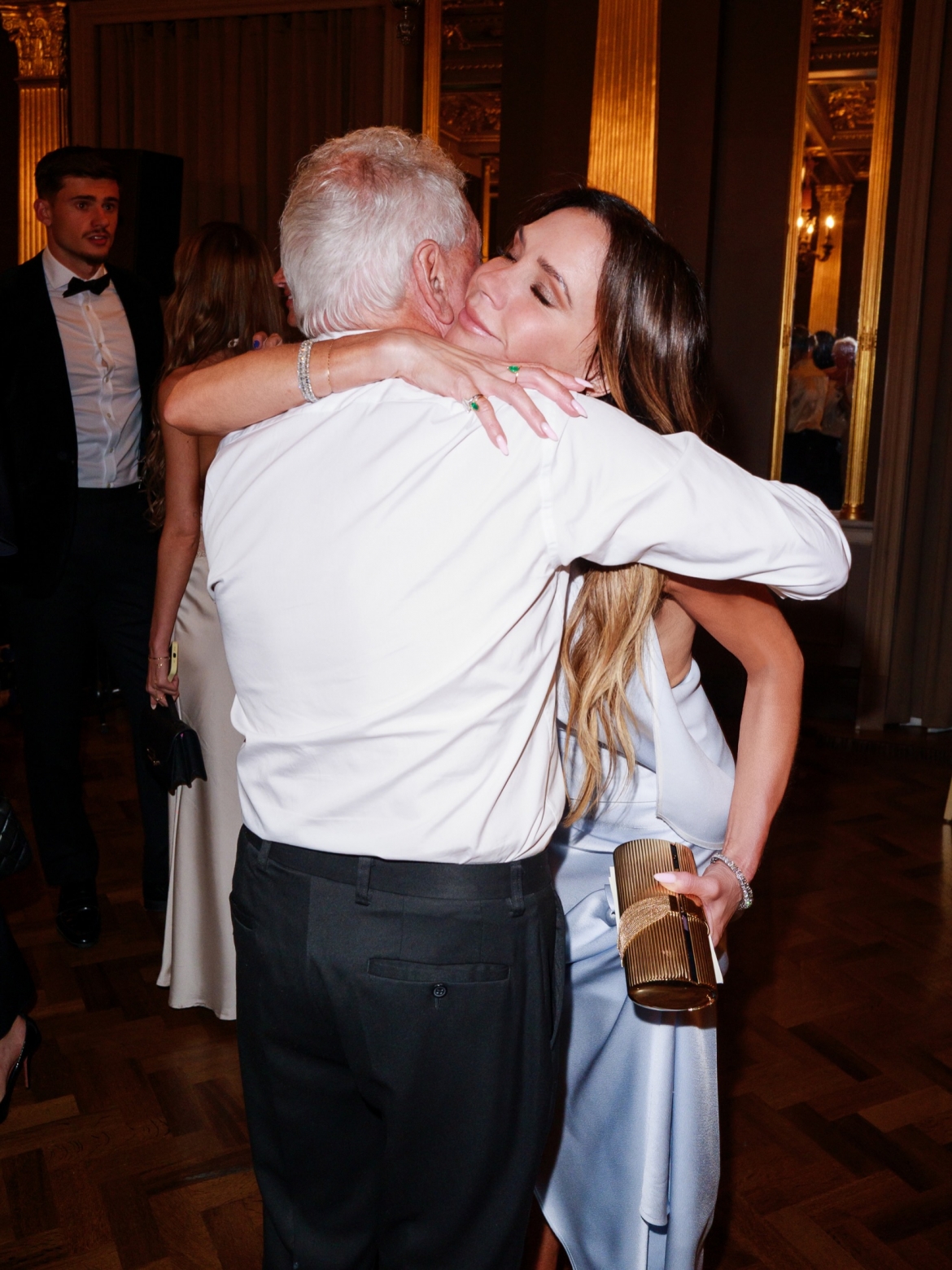 victoria beckham dang anh mung sinh nhat bo tuoi 80, thieu duy nhat brooklyn hinh anh 1