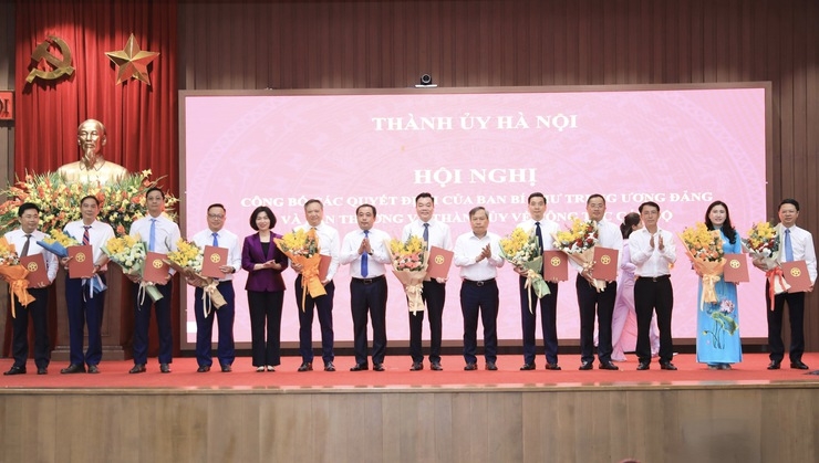 ha noi dieu dong, bo nhiem loat can bo chu chot hinh anh 1