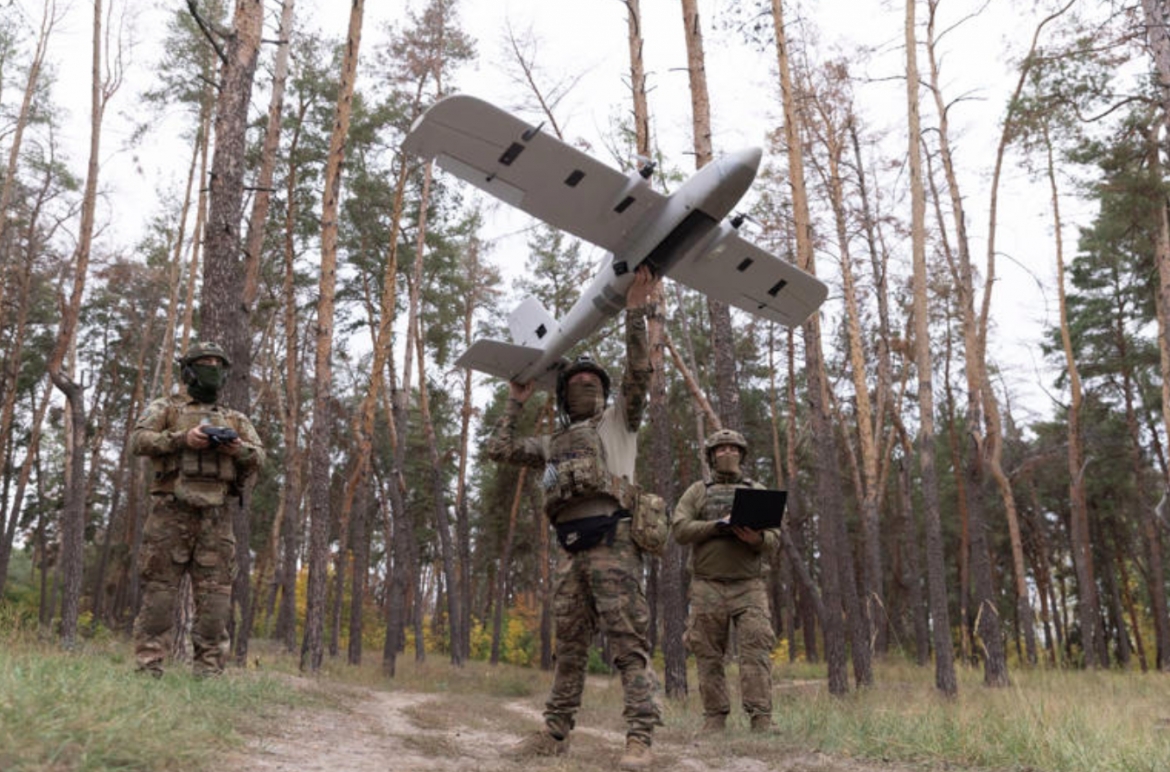ukraine o at tap kich uav vao lanh tho nga, nato bat ngo chiu tran hinh anh 1