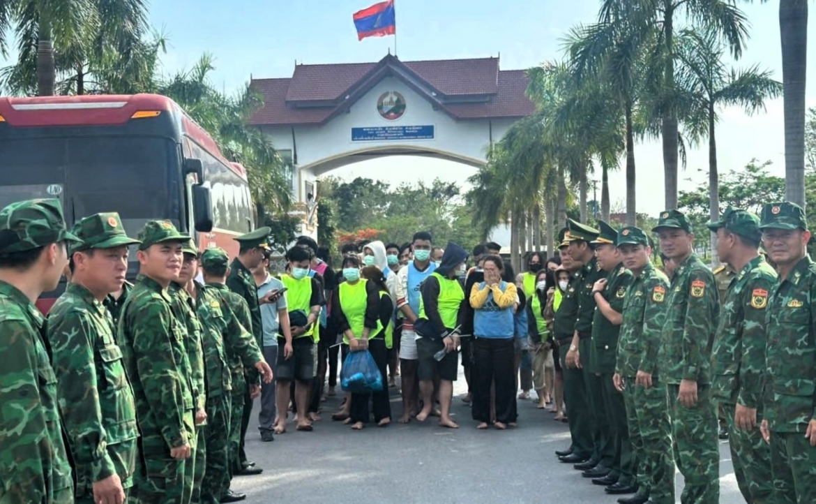 quang tri tiep nhan 56 cong dan nghi danh bac, rua tien tai lao hinh anh 1