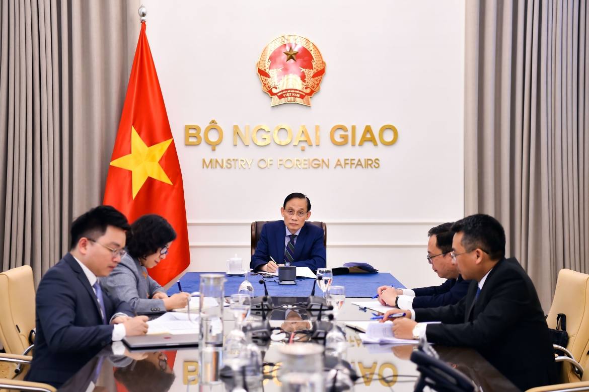 bo truong ngoai giao le hoai trung dien dam voi ngoai truong algeria va namibia hinh anh 4