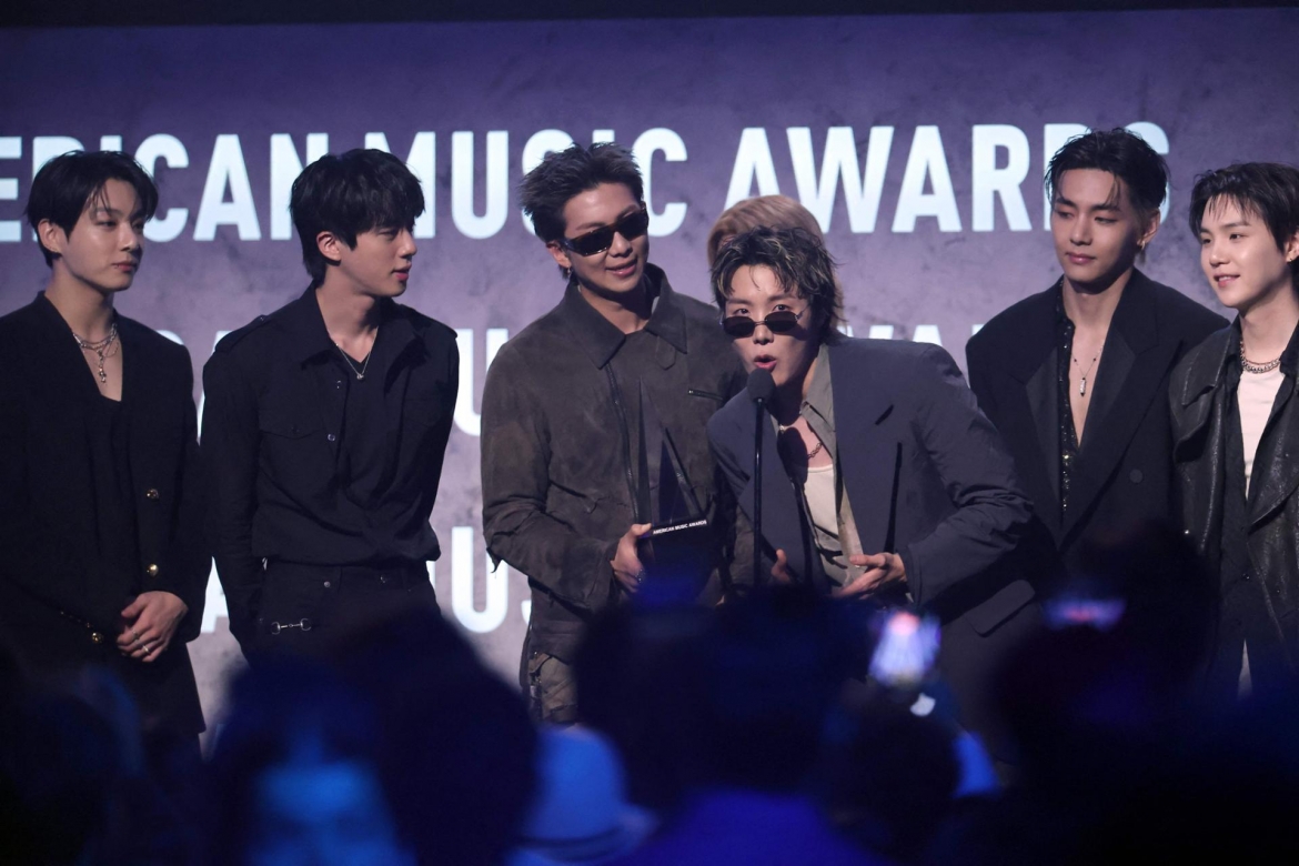 bts vuot taylor swift va bruno mars, thang lon tai amas 2026 hinh anh 1