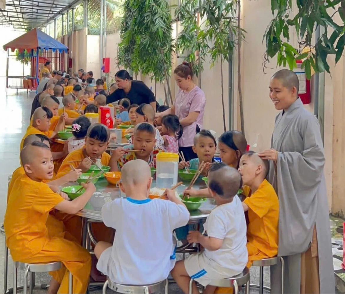 ngoi nha chung cua nhung tre em bat hanh hinh anh 3