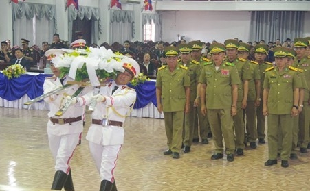 Dua 8 hai cot liet si quan tinh nguyen tu lao ve an tang tai ha tinh hinh anh 1
