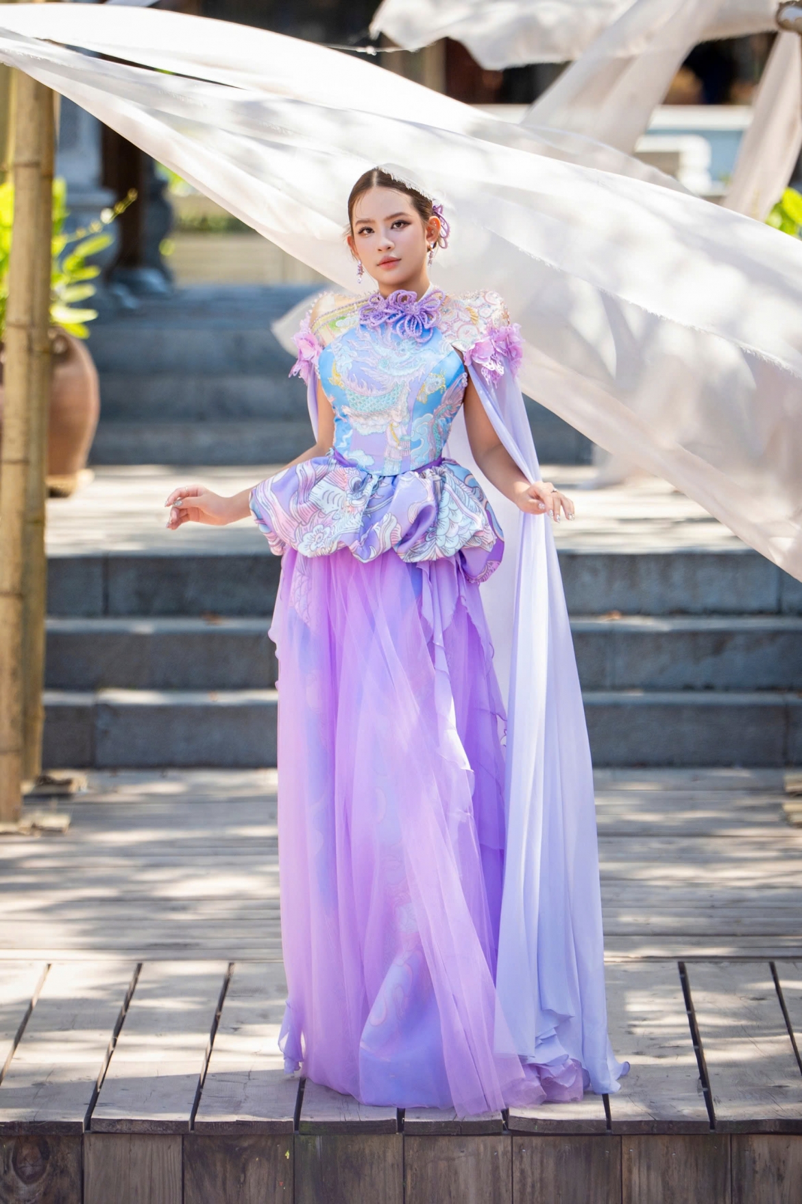 tinh than vui tuoi cua tranh dan gian Dong ho duoc tai hien bang thoi trang hinh anh 5