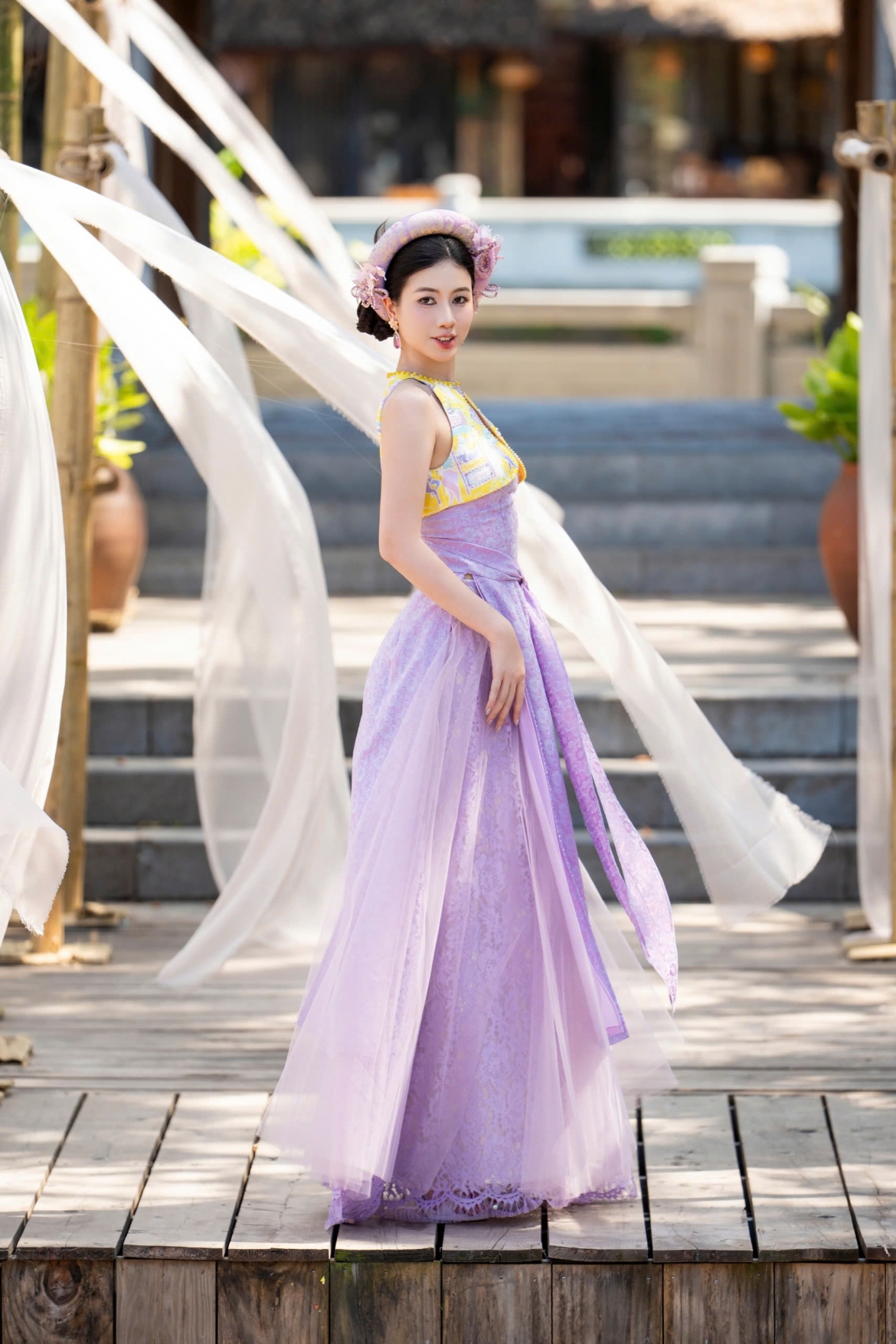 tinh than vui tuoi cua tranh dan gian Dong ho duoc tai hien bang thoi trang hinh anh 9