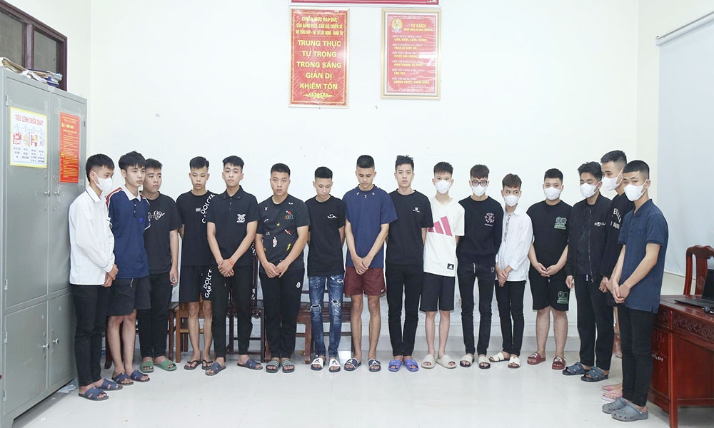 xu ly 14 nguoi lai xe lang lach, mang hung khi nao loan duong pho bac ninh hinh anh 1