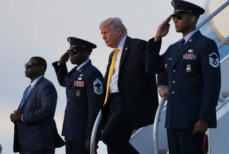 Ong donald trump lach quy dinh ve quyen han chien tranh hinh anh 1