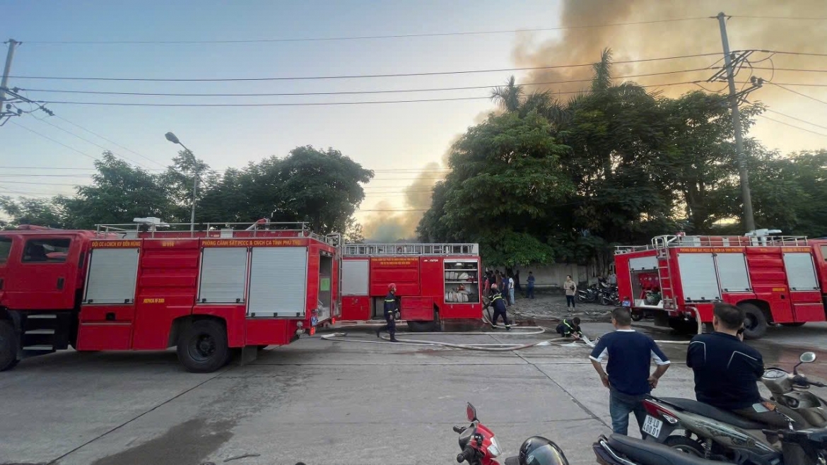 huy dong hon 50 chien si khong che vu chay tai kcn thuy van, phu tho hinh anh 3