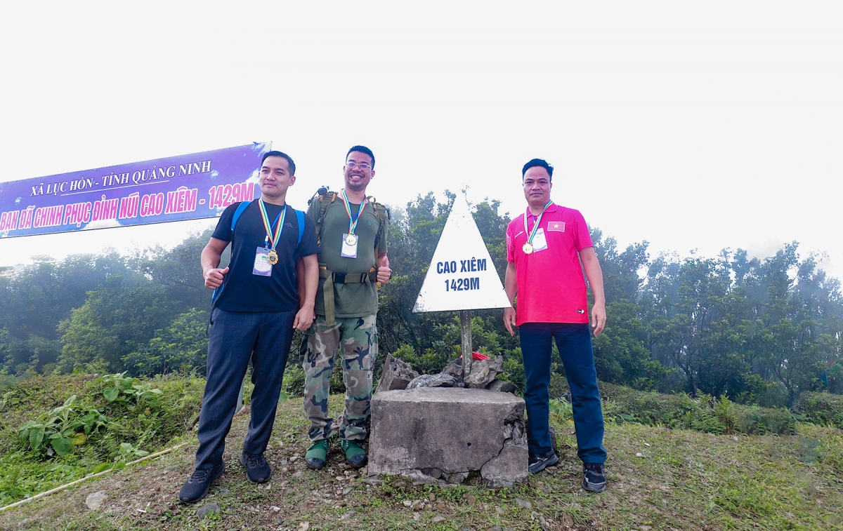 du lich quang ninh chinh phuc dinh cao xiem hung vi hinh anh 7
