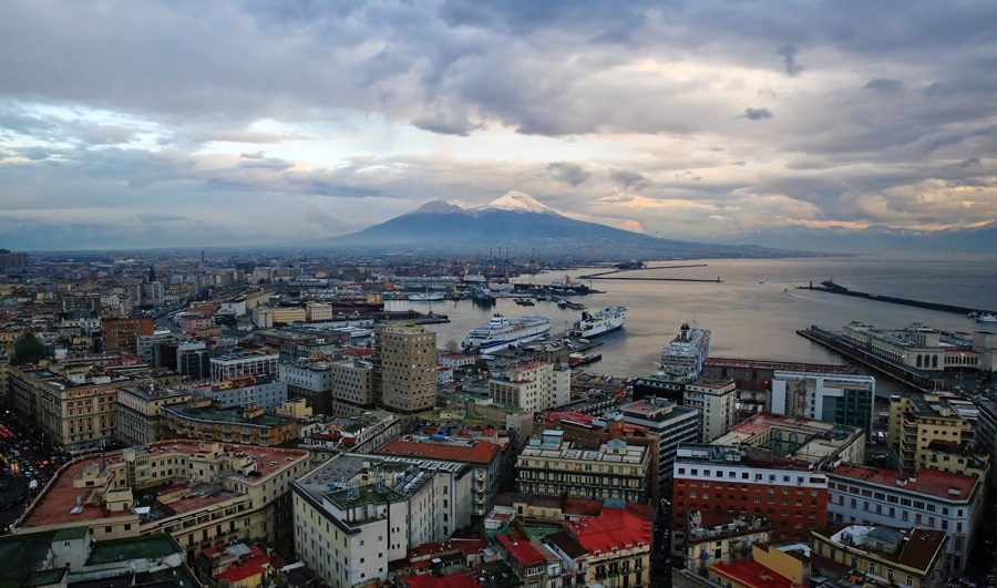 Dong dat 4,4 do lam rung chuyen vung sieu nui lua gan napoli, italy hinh anh 1