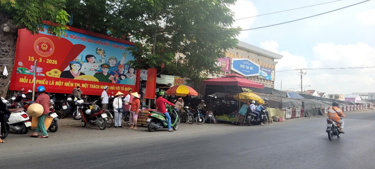 cho cai be Dong thap noi lo mat an toan giao thong va chay no hinh anh 1