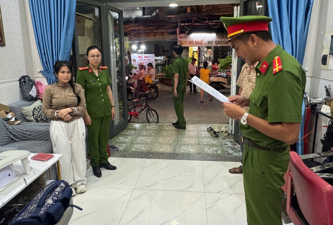 bắt khẩn cấp mẹ kế xúi giục 2 con riêng của chồng sát hại cha ruột hình ảnh 1 bat khan cap me ke xui giuc 2 con rieng cua chong sat hai cha ruot hinh anh 1