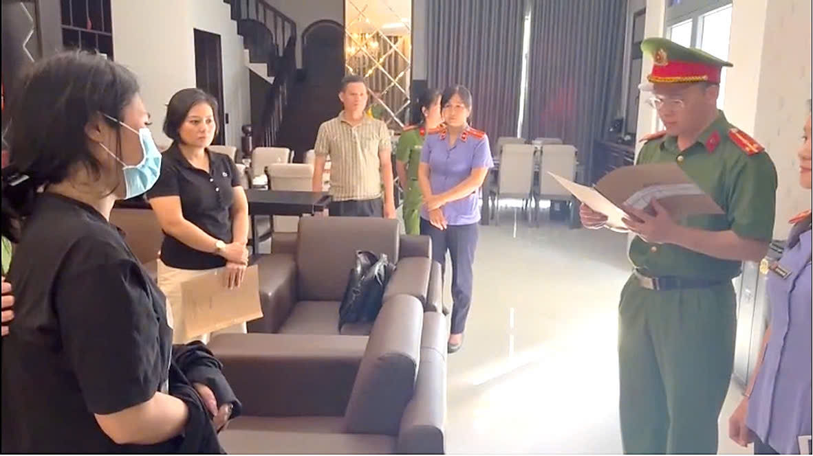 khoi to nu co dat lua gan 500 trieu bang chieu chay thu tuc giay to dat dai hinh anh 1