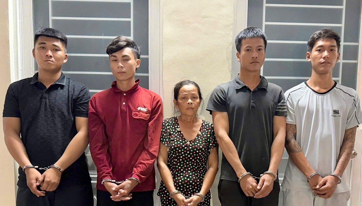 nguoi dan ba 60 tuoi thue con do chem chong hinh anh 1
