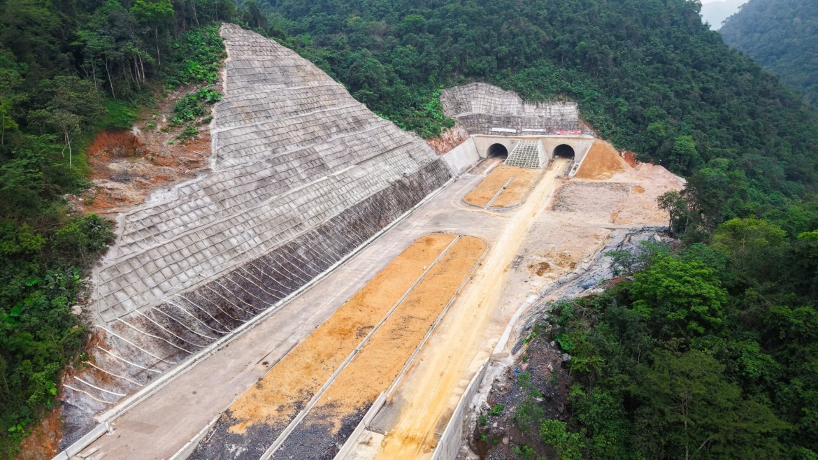 Duong len tra linh cong truong khong nghi giua dai ngan Dong bac hinh anh 4