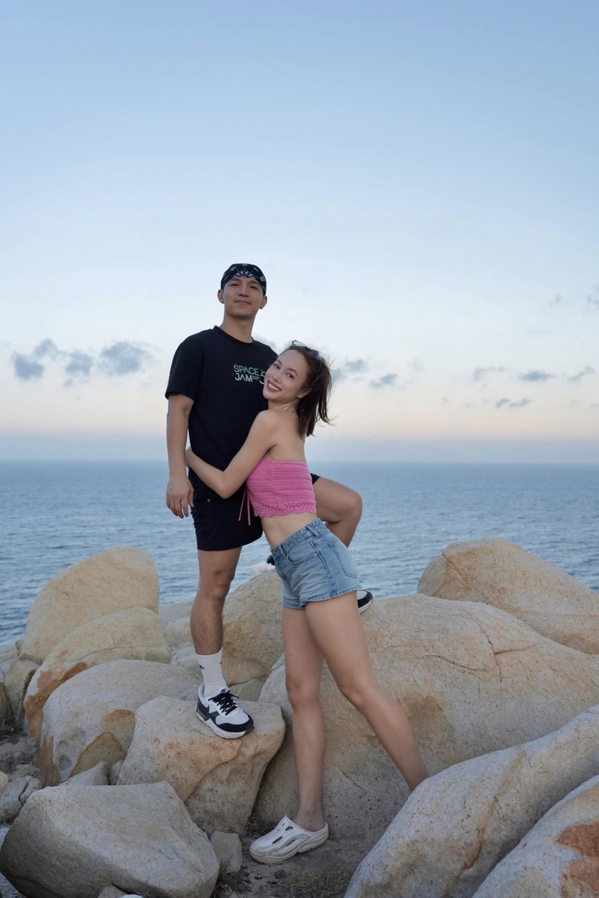 sao viet 3 5 hieuthuhai va nhieu nghe si khoe anh thanh thoi di bien hinh anh 2