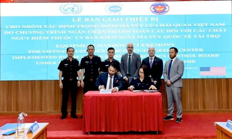 vietnam customs expands capacity to tackle cross-border narcotics crime picture 1