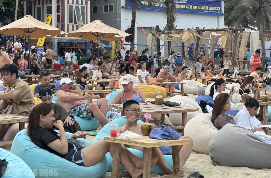 tourist sites hit peak crowds during april 30 may 1 break picture 10