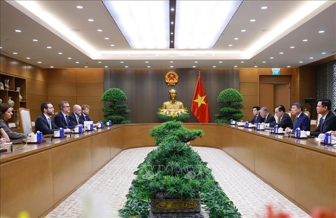 thu tuong le minh hung tiep Dai su anh tai viet nam iain frew hinh anh 1