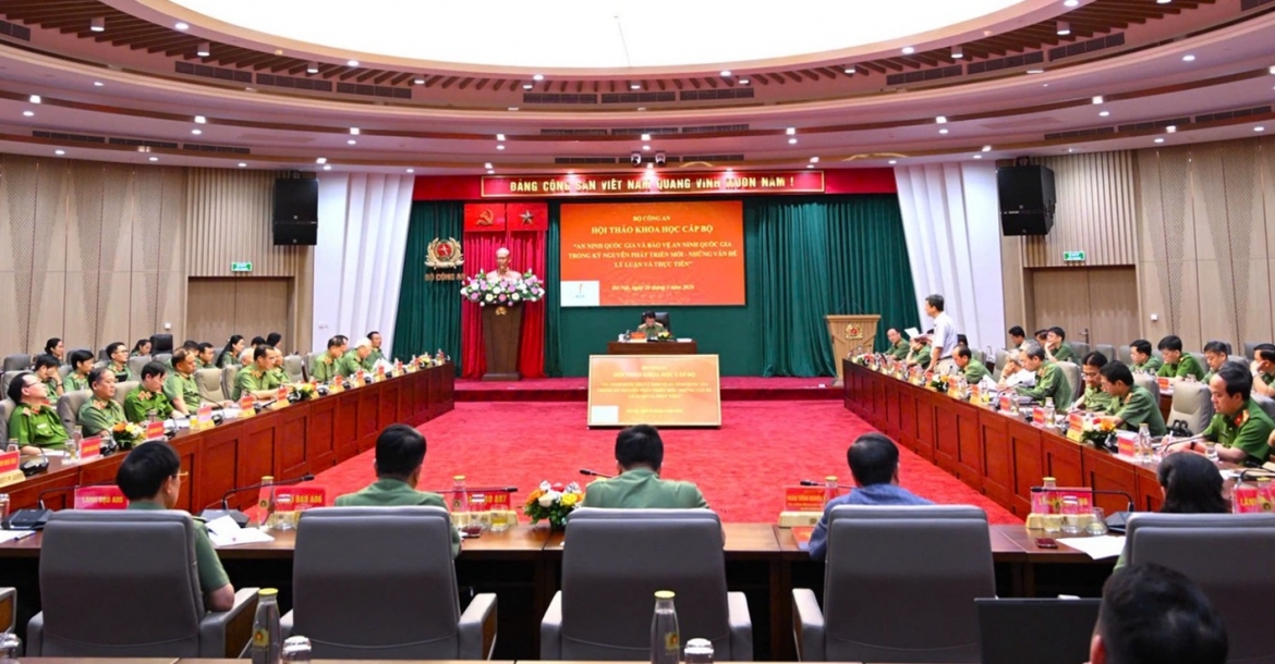 Dai tuong luong tam quang chu tri hoi thao ve an ninh quoc gia trong ky nguyen moi hinh anh 1