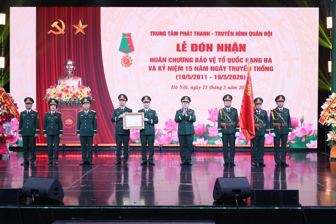 trung tam pt-th quan doi don nhan huan chuong bao ve to quoc hang ba hinh anh 5