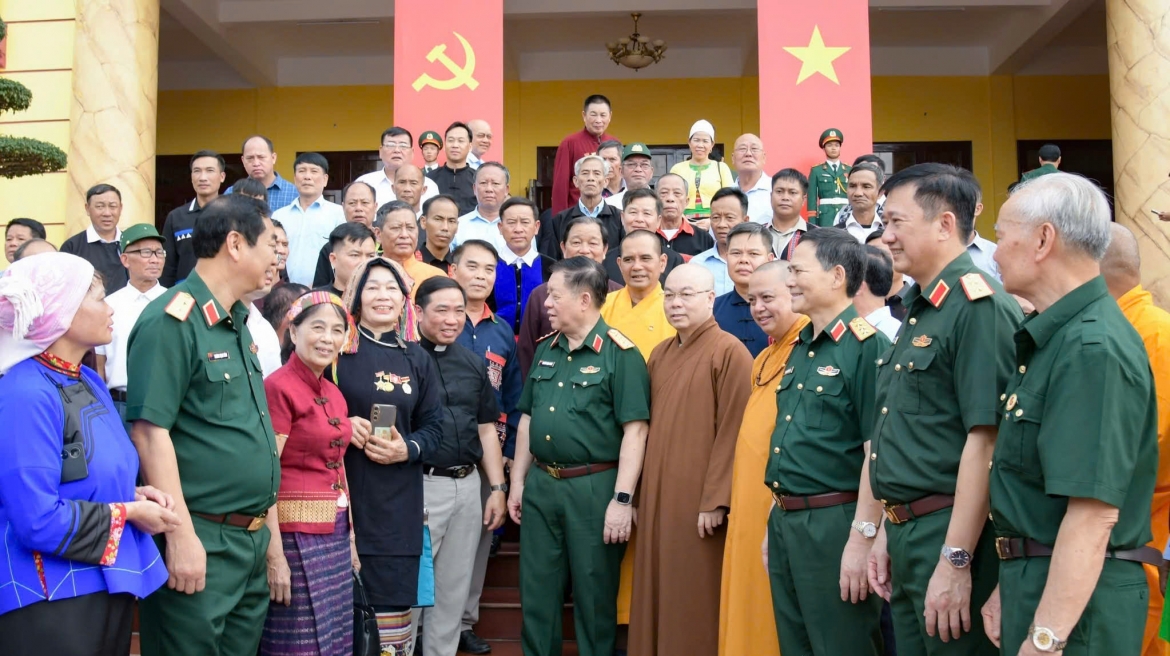 Cầu nối bền chặt giữa "Ý Đảng - Lòng dân"