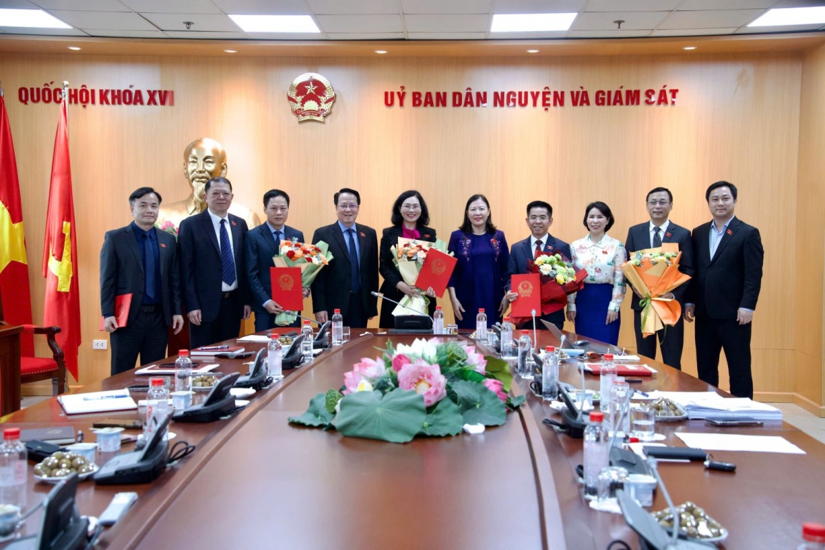 nghi quyet cua Uy ban thuong vu quoc hoi ve cong tac can bo hinh anh 1