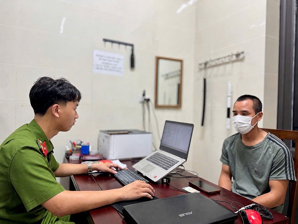 khoi to doi tuong danh bac truc tuyen gan 100 trieu dong tai nghe an hinh anh 1