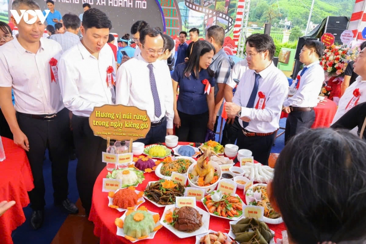 traditional hoi kieng gio features pho stir-frying and dao embroidery contests picture 2