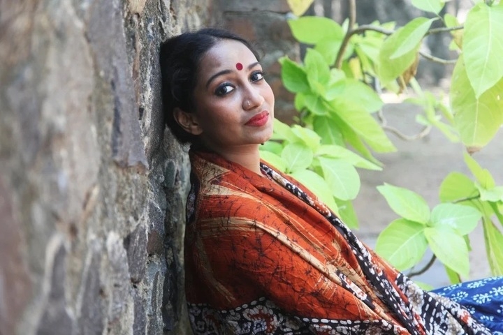 bi an dau cham do bindi tren tran phu nu An Do hinh anh 1