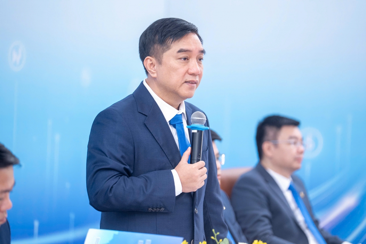 Ong ho minh hoang Deo ca khong lay tien co dong de phieu luu du an rui ro hinh anh 2