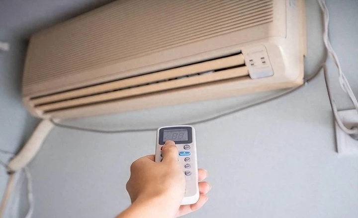 Người thông minh bật điều hoà vào mùa hè trong phòng luôn đặt 3 thứ này