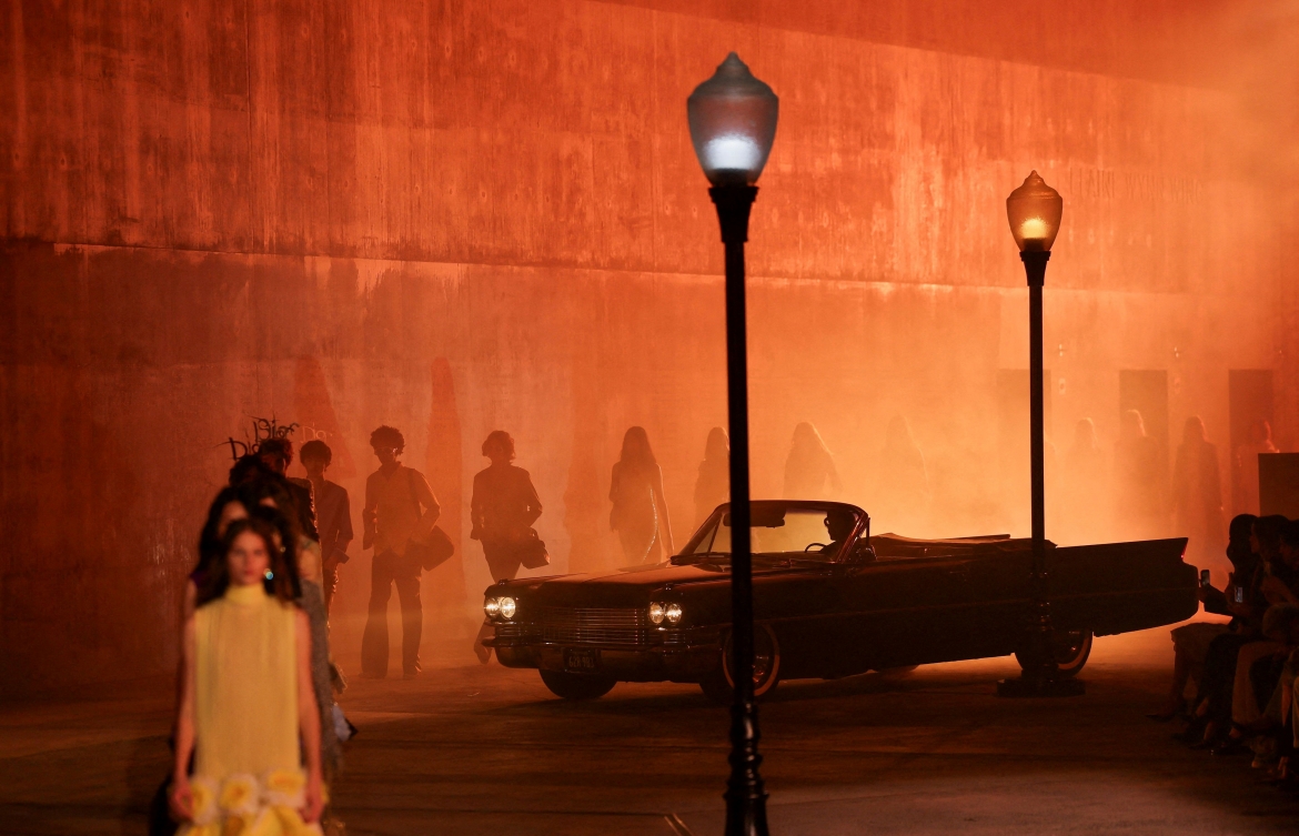 jonathan anderson dinh hinh dior va xu huong thoi trang 2027 sau show tai lacma hinh anh 9