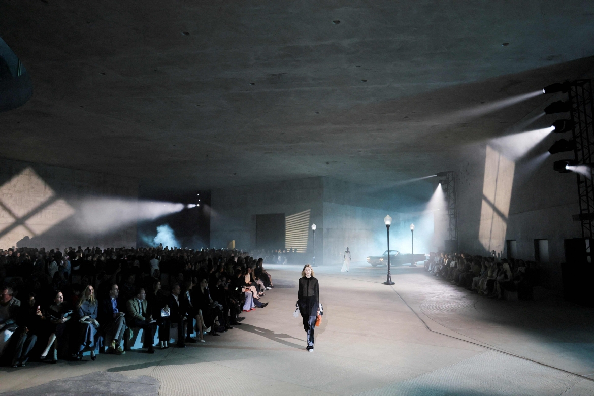jonathan anderson dinh hinh dior va xu huong thoi trang 2027 sau show tai lacma hinh anh 1