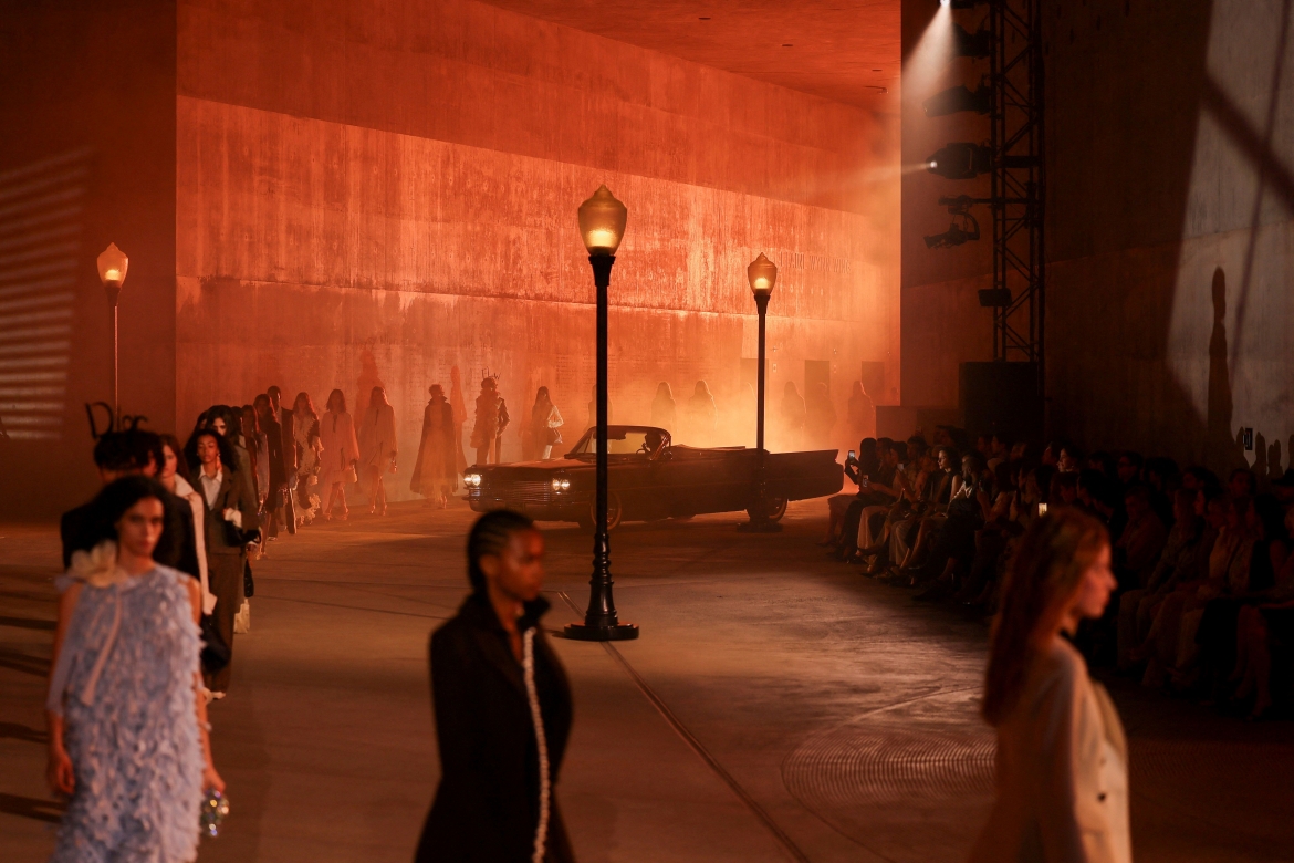 jonathan anderson dinh hinh dior va xu huong thoi trang 2027 sau show tai lacma hinh anh 3