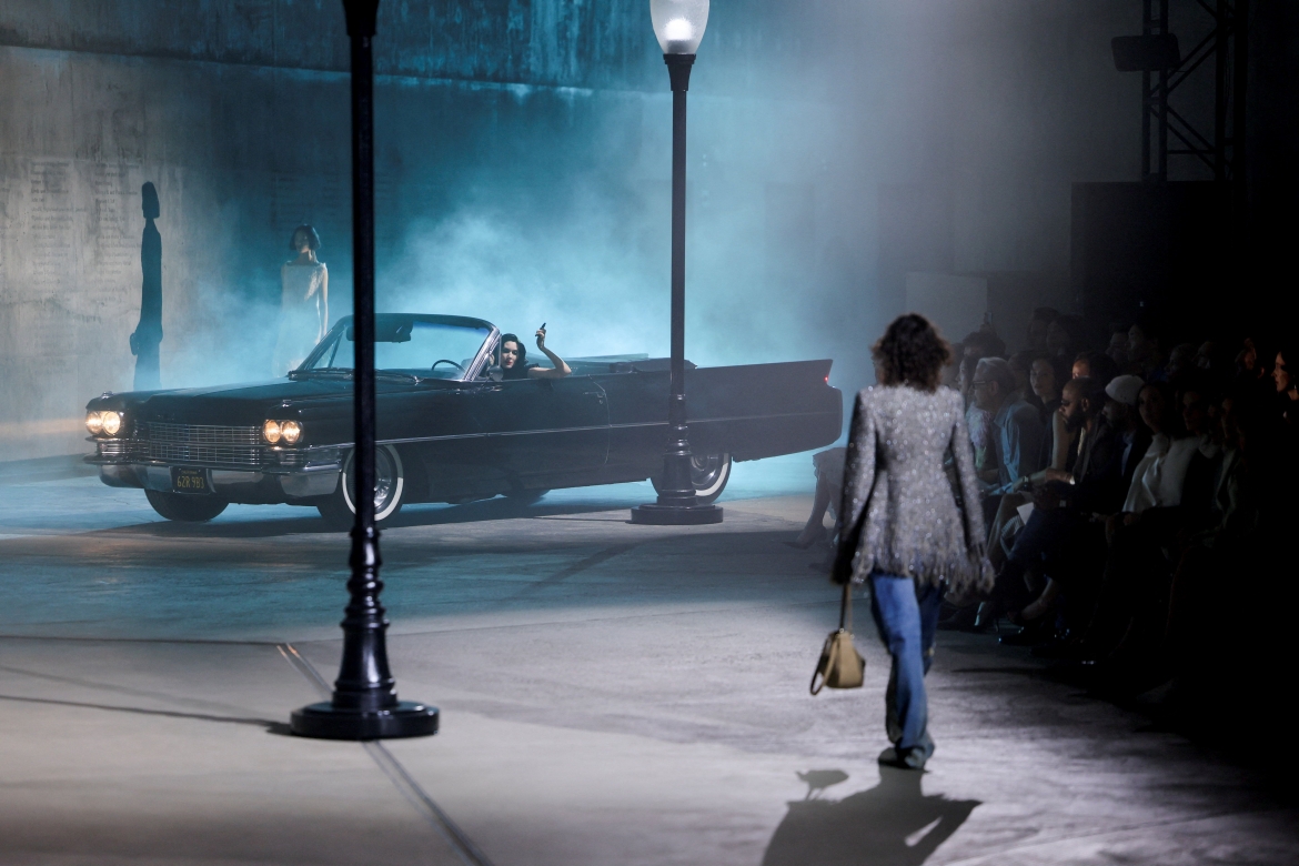jonathan anderson dinh hinh dior va xu huong thoi trang 2027 sau show tai lacma hinh anh 8