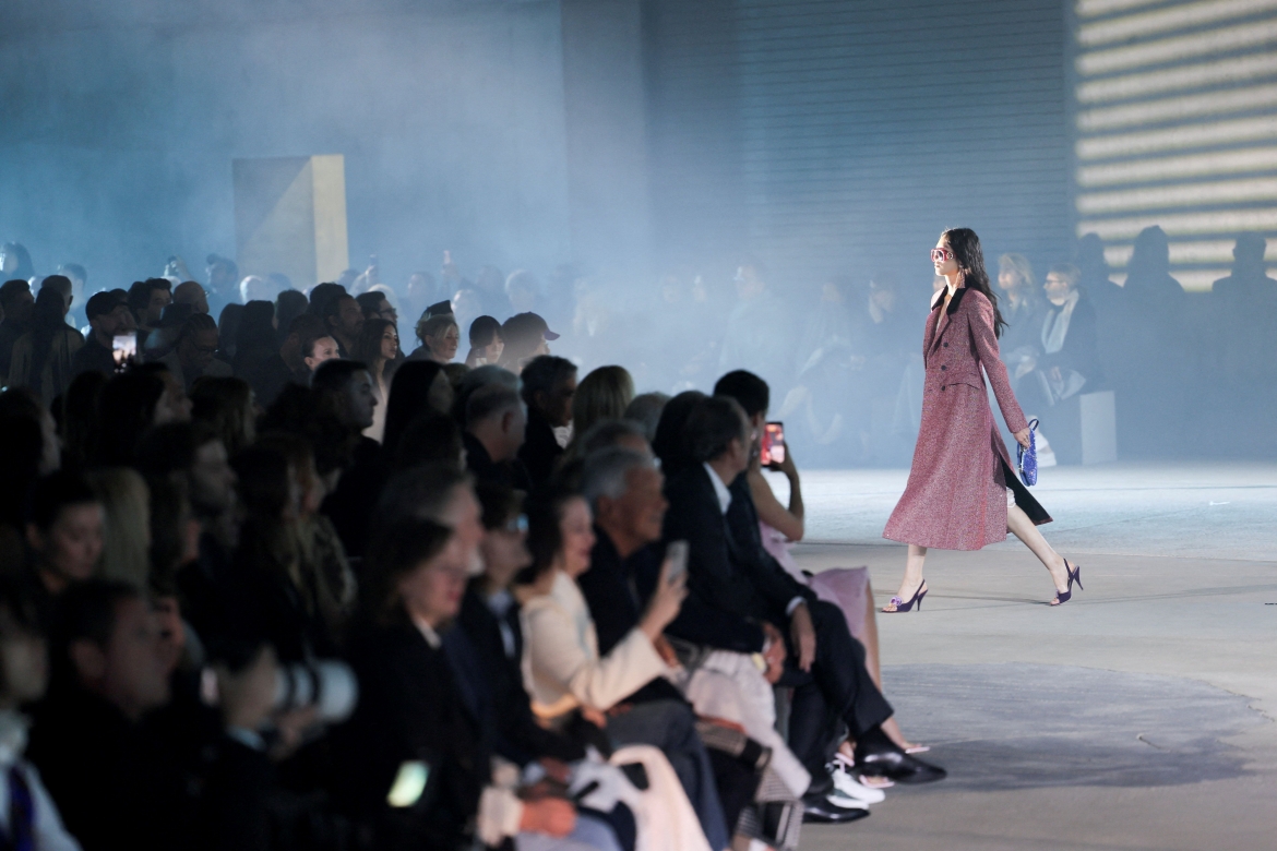 jonathan anderson dinh hinh dior va xu huong thoi trang 2027 sau show tai lacma hinh anh 7