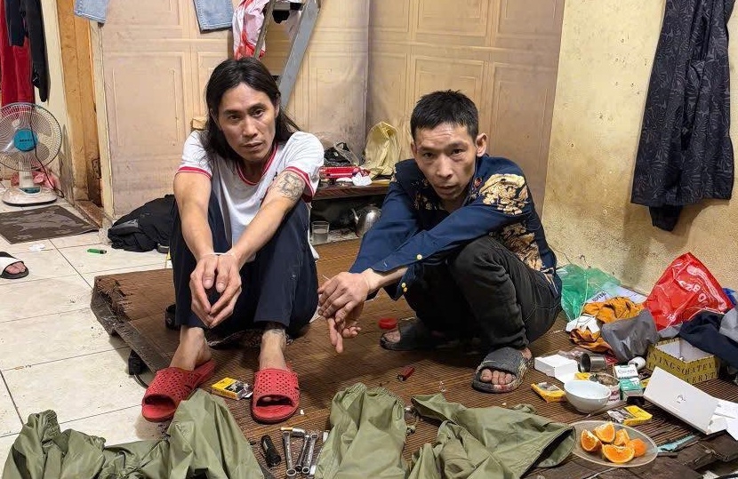 bat nhom trom can gat mua o to, gay thiet hai 40 trieu dong hinh anh 1