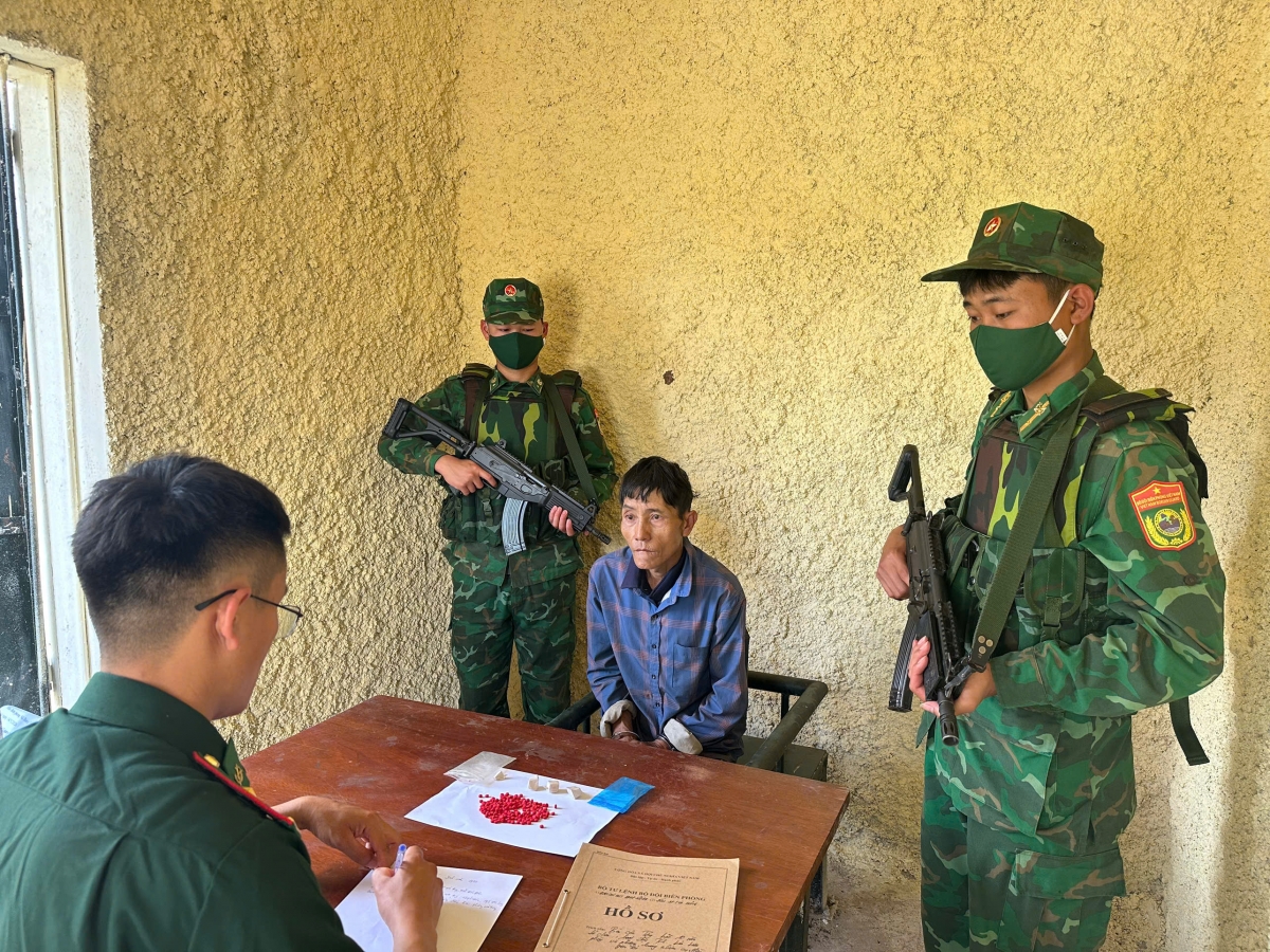 lien tiep bat giu 3 doi tuong lien quan ma tuy tai khu vuc bien gioi Dien bien hinh anh 1