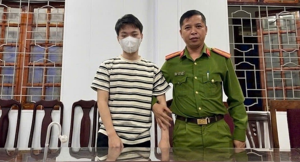 nghe an bat qua tang doi tuong tang tru ma tuy da tai phuong thanh vinh hinh anh 1