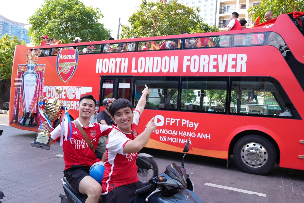 fpt play cung fan arsenal an mung cup vo dich ngoai hang anh hinh anh 6