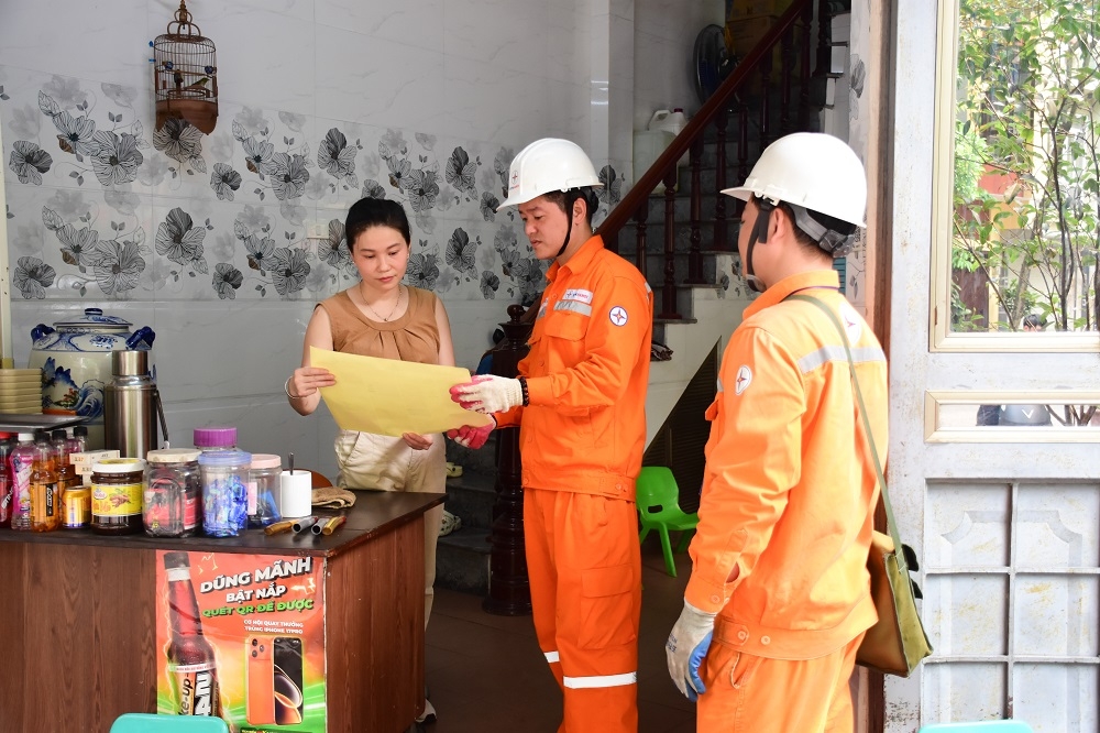 evnhanoi no luc bao dam nguon dien phuc vu nguoi dan thu do trong ngay nang nong hinh anh 10