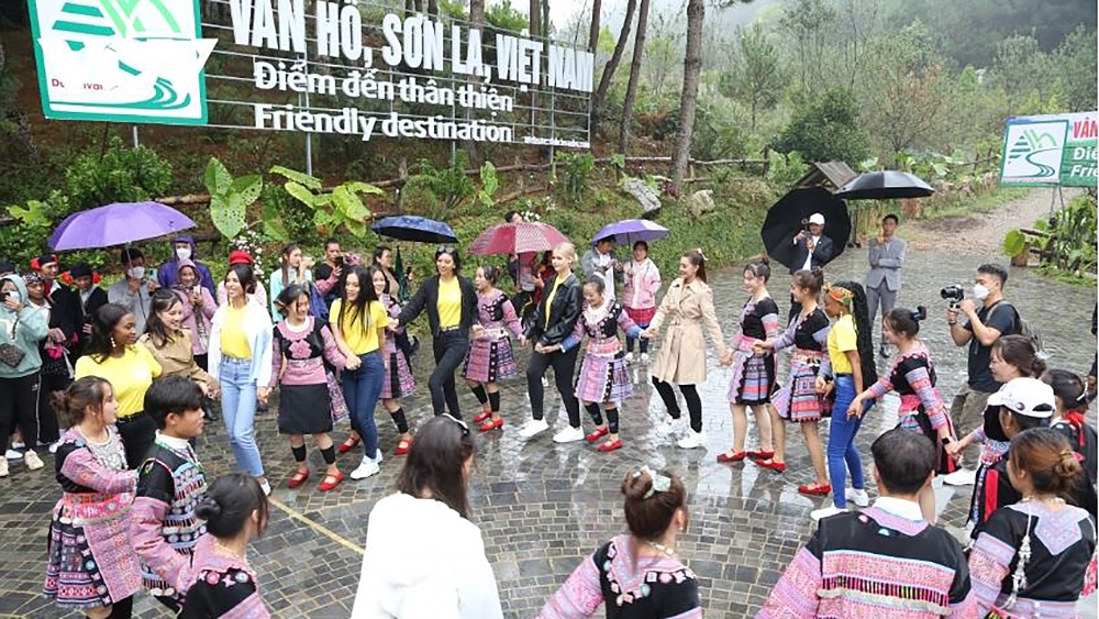 son la don hon 312.000 luot du khach trong dip nghi le hinh anh 1