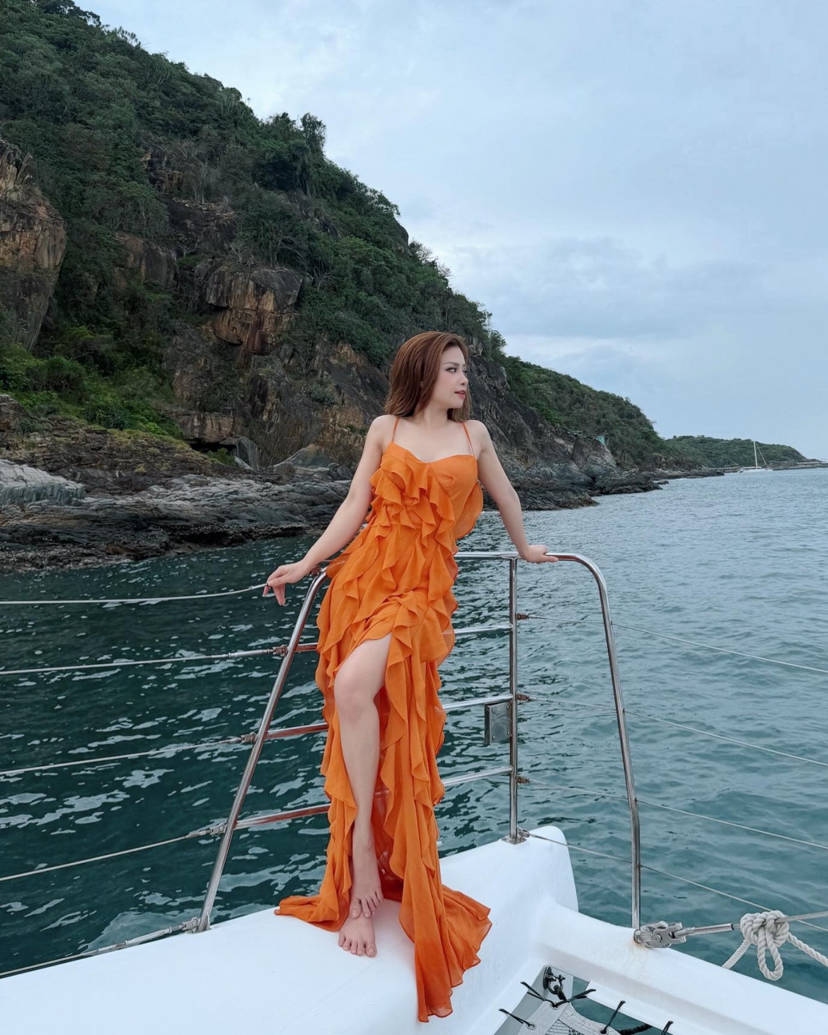 sao viet 18 5 van mai huong khoe anh cuc cuon, dan mang bat cuoi vi caption hinh anh 12