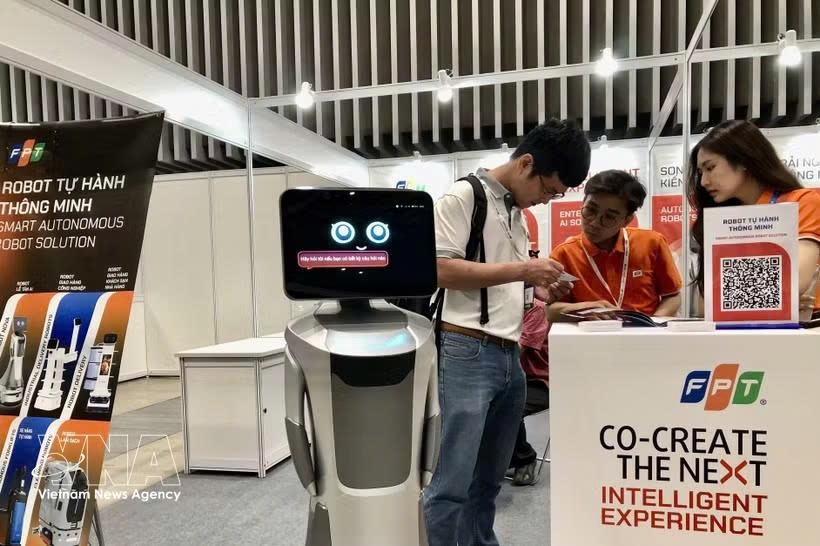 over 300 firms join vietnam smart electronics exhibition picture 1