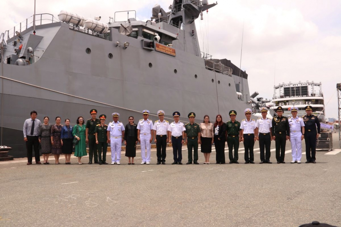 tau hai quan thai lan cap cang nha rong - khanh hoi hinh anh 3
