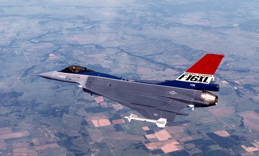 f-16xl tiem kich di truoc thoi dai cua khong quan my nhung that bai truoc f-15e hinh anh 1